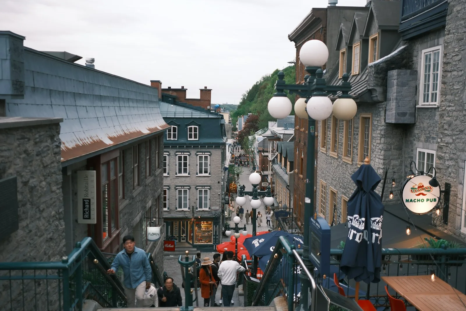 illustration section Québec : terrasse 5 à 7
